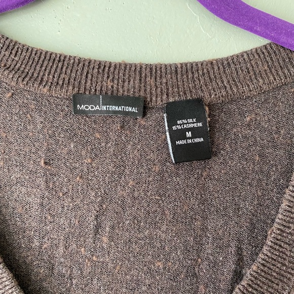 Victoria’s Secret, Brown colored Scoop Neck Sweater, Size Medium - Picture 6 of 7